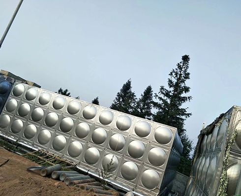 為什么不銹鋼水箱板材表面要設(shè)計(jì)鼓起來的形狀呢？